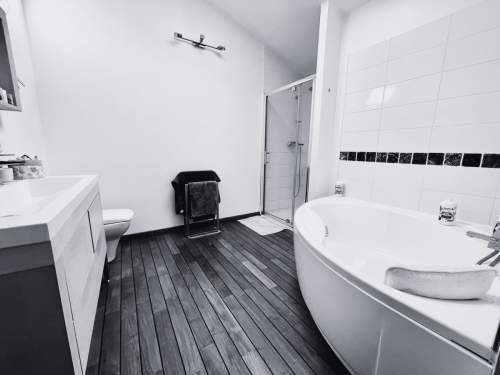 8384f38c-7e56-478a-8f15-e1355d140a8a